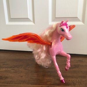 Barbie and the Diamond Castle Glimmer Pegasus Horse 2008